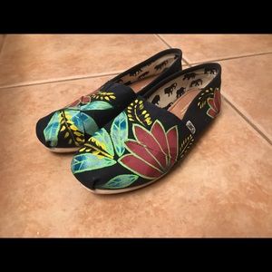 Hand painted Toms size 9.5